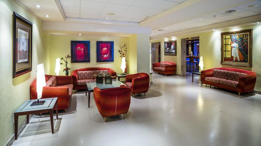 Avenida Lounge Area