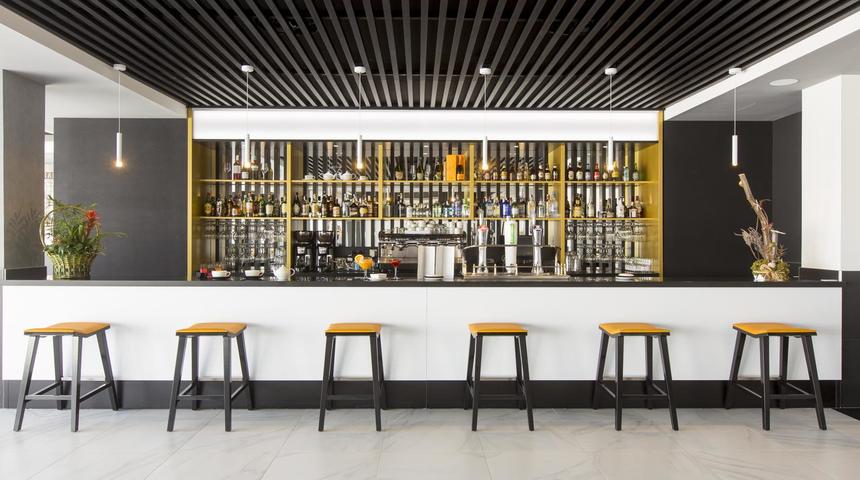 Grand Luxor Hotel Bar