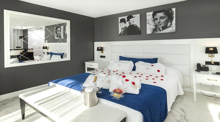 Grand Luxor Hotel Bedroom1