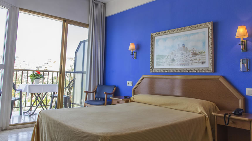 Hotel Colon Bedroom1