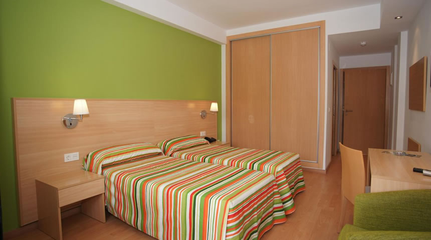 Hotel Golden Bedroom4