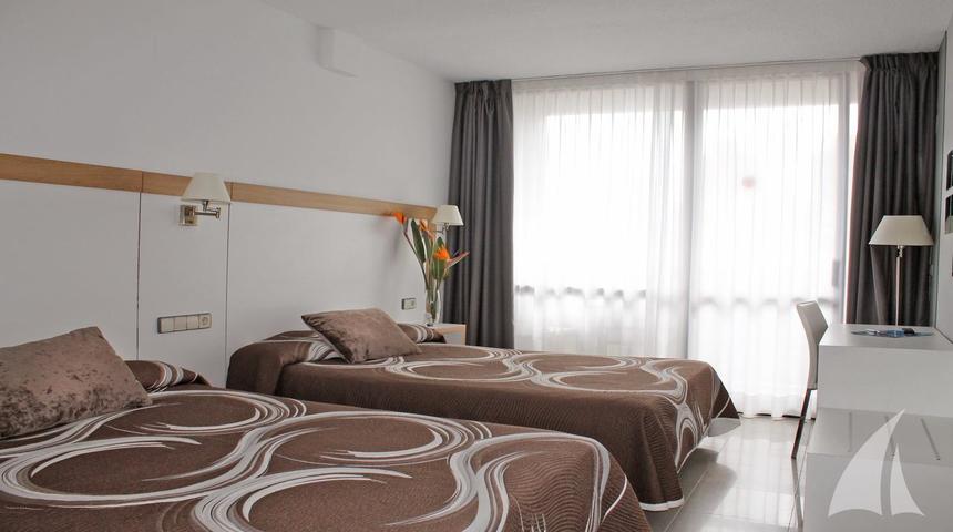 Hotel Marina Bedroom2