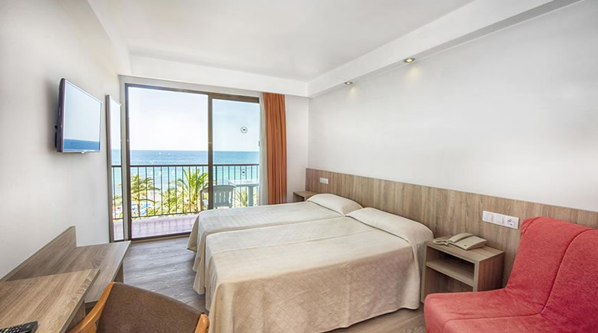 Hotel Montemar Bedroom2