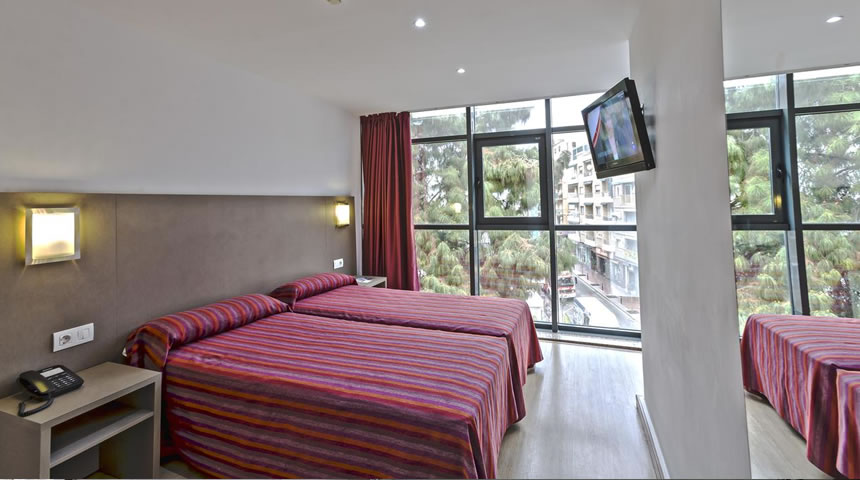 Hotel Montesol Bedroom1