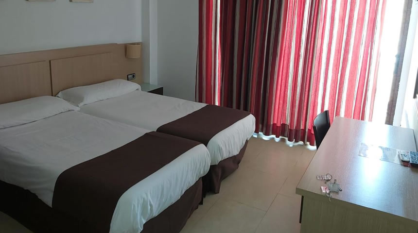 Hotel Primavera Bedroom1
