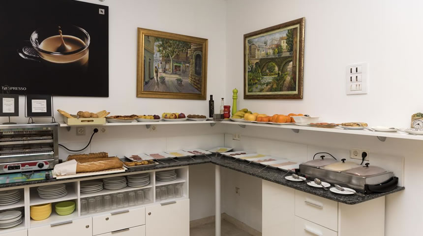 Hotel Roca Mar Kitchen