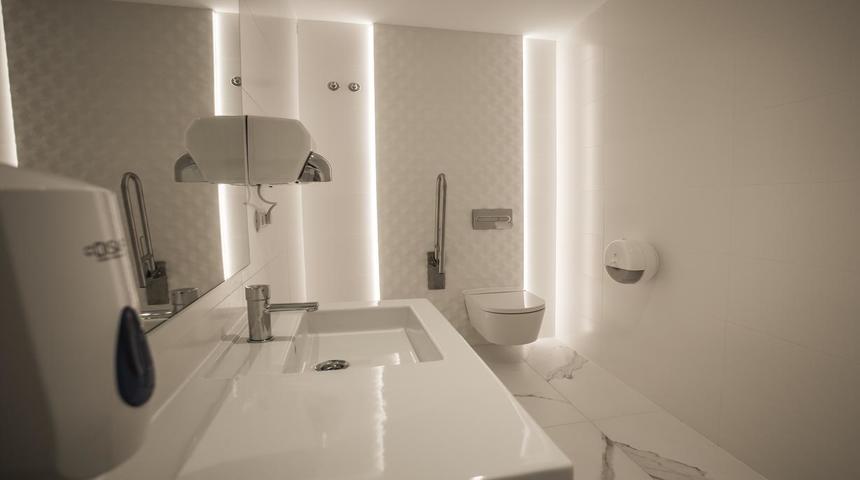 Hotel Voramar Bathroom