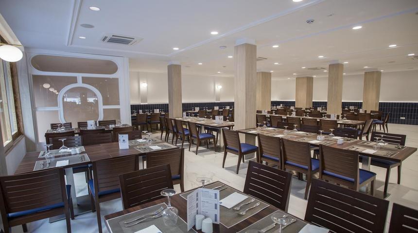 Hotel Voramar Dining Area