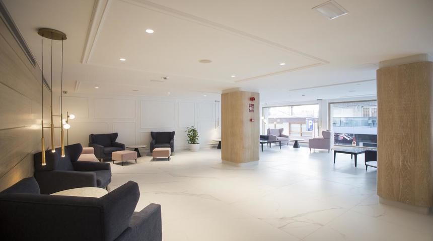 Hotel Voramar Lounge Area