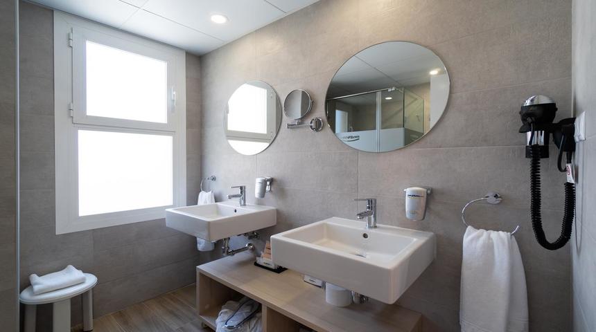 Medplaya Hotel Rio Park Bathroom