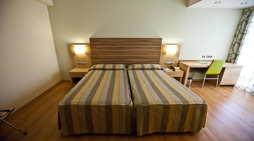 Riviera Beachotel Bedroom2