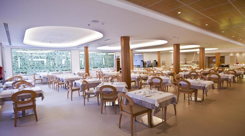 Riviera Beachotel Dining Area