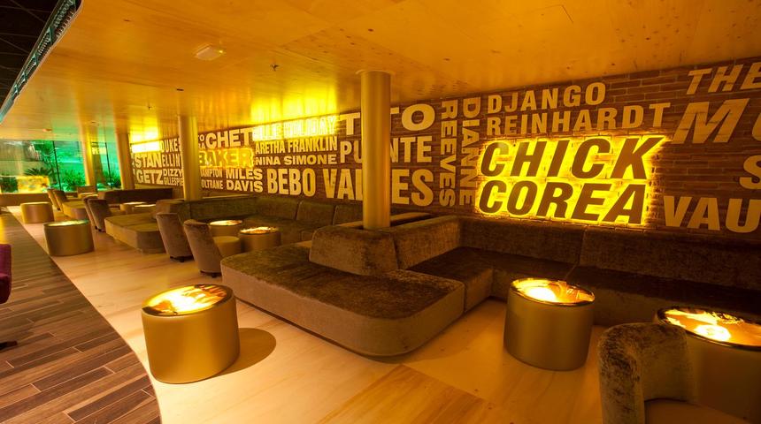Riviera Beachotel Lounge Area