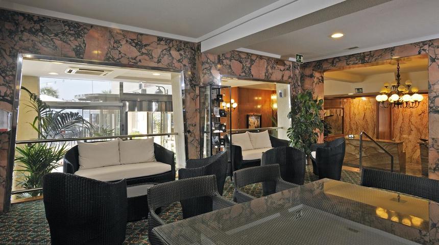 Sol Costablanca Lounge Area