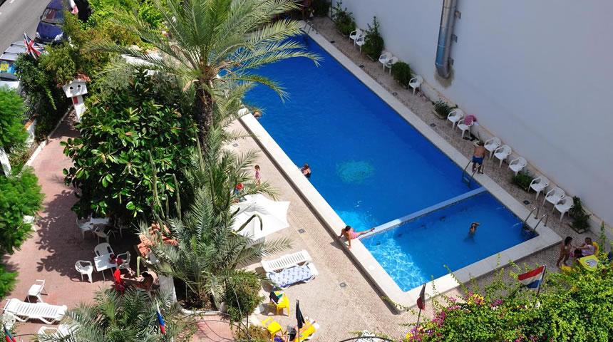 Sol Y Sombra Swimming Pool